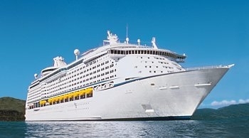 L’Explorer of the seas est un navire possédant un tonnage de 142 000 tonnes, la capacité de 3114 passagers pour un équipage de 1185 personnes. Ce superbe navire de 15 ponts, vous permettra de voguer confortablement, tout en profitant des nombreux services à bord. L’Explorer of the seas est un navire possédant un tonnage de 142 000 tonnes, la capacité de 3114 passagers pour un équipage de 1185 personnes. Ce superbe navire de 15 ponts, vous permettra de voguer confortablement, tout en profitant des nombreux services à bord.