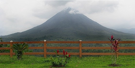 Le volcan Arenal Le volcan Arenal