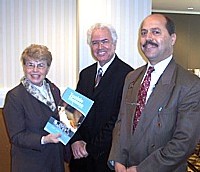 Soeur Angèle, S.E. M Abdessalem Hetira, Ambassadeur de la Tunisie au Canada et M Mohamed Jerbi , Directeur de l'ONTT au Canada