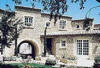 L'enclos des Lauriers Roses dans la région de Nîmes L'enclos des Lauriers Roses dans la région de Nîmes