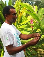 Un guide, au Domaine Emeraude. Un guide, au Domaine Emeraude.