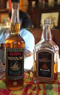 Le rhum martiniquais est le seul à avoir sa propre appellation contrôlée. Le rhum martiniquais est le seul à avoir sa propre appellation contrôlée.