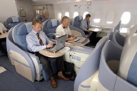 L'Airbus A380 décolle avec des passagers L'Airbus A380 décolle avec des passagers
