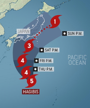 Un violent typhon menace le Japon