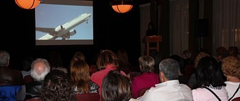 La conférence Air France, qui était présentée à 18 heures, a fait salle comble. La conférence Air France, qui était présentée à 18 heures, a fait salle comble.