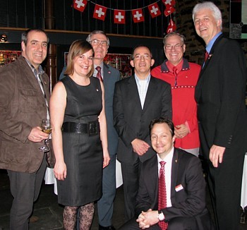 Steven Bergin de Tours Altitude; Cristelle Cormier dir. ventes de T.C.; Claude Duvoisin, Consul de Suisse; Mirko Capodanno dir.de Suisse Tourisme; Harry Goetschi, v-p T.C.; et Claude St-Pierre , directeur général de Tours Chanteclerc. Steven Bergin de Tours Altitude; Cristelle Cormier dir. ventes de T.C.; Claude Duvoisin, Consul de Suisse; Mirko Capodanno dir.de Suisse Tourisme; Harry Goetschi, v-p T.C.; et Claude St-Pierre , directeur général de Tours Chanteclerc.