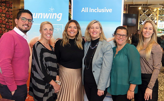 Hugo Aguilera (RIU); Lyne Chayer (Sunwing); Sandra Mallette (RIU) , Marie-Josée Carrière (Sunwing); Kim mGrenier(Sunwing) et Stéphanie Métivier (Sunwing).