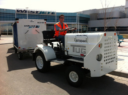 WestJet présente un chariot électrique à bagages à l'occasion du Jour de la Terre
