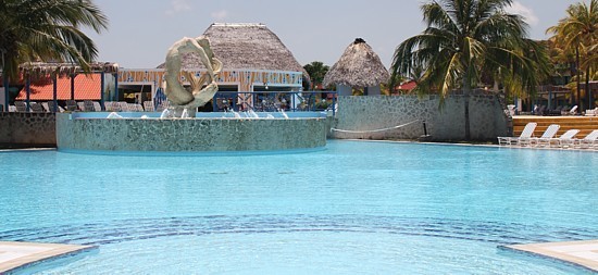 L'hôtel La Laguna (ancien Senador) fait maintenant partie de la chaîne Iberostar, qui s'apprête à le rebaptiser l'Iberostar Mojito. L'hôtel La Laguna (ancien Senador) fait maintenant partie de la chaîne Iberostar, qui s'apprête à le rebaptiser l'Iberostar Mojito.