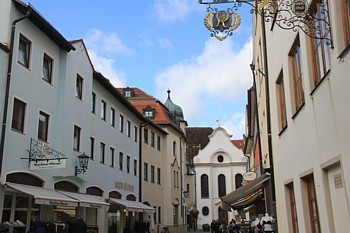 L'ancienne voie romaine passait autrefois par ici, dans les rues de Fussen. L'ancienne voie romaine passait autrefois par ici, dans les rues de Fussen.
