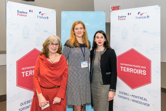 Marie-Andrée Boucher responsable des relations presse chez Atout France; Mélanie Paul-Hus directrice Canada d'Atout France et Sophie Lagoutte, consule générale de France à Montréal