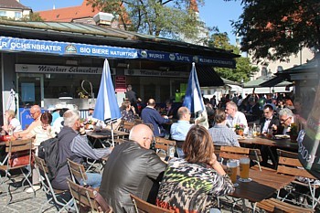 A la belle saison, les ' jardins de bière ' (Biergarten) s'invitent partout; comme ici, au Marché des Victuailles.