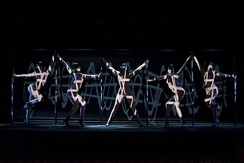 Les danseuses du Crazy Horse font escale à Montréal Les danseuses du Crazy Horse font escale à Montréal