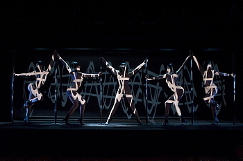 Les danseuses du Crazy Horse font escale à Montréal