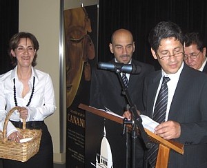 Patricia et Camillo Aguilar procèdent à un tirage Patricia et Camillo Aguilar procèdent à un tirage