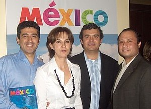 Patricia Aguilar entourée des représentants du Conseil de Promotion Touristique du Mexique et de José Orsorio de Mexicana