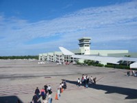 Nouveaux comptoirs d'enregistrement mobiles à l'aéroport de Cancun