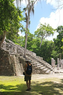 A Calakmul, les temples et la végétation en ont impressionné plus d'un (ici, Emmanuel Sapina, de Voyages Aquanaute) A Calakmul, les temples et la végétation en ont impressionné plus d'un (ici, Emmanuel Sapina, de Voyages Aquanaute)
