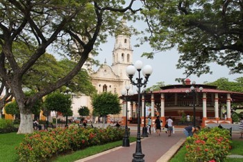 La place de l'Indépendance à Campeche est au coeur de la ville fortifiée, reconnue par l'Unesco. La place de l'Indépendance à Campeche est au coeur de la ville fortifiée, reconnue par l'Unesco.
