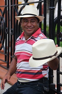 Un vendeur ambulant, sur la place principale de Campeche Un vendeur ambulant, sur la place principale de Campeche