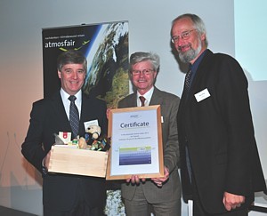 À gauche, John Hetherington, directeur aéroports – Europe, Air Transat À gauche, John Hetherington, directeur aéroports – Europe, Air Transat