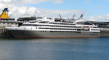 Le Boréal de la Compagnie du Ponant dans le Vieux port de Montréal