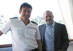 Patrick Marchesseau, commandant de bord et Nicolas Bilek, directeur des ventes de la Compagnie du Ponant.