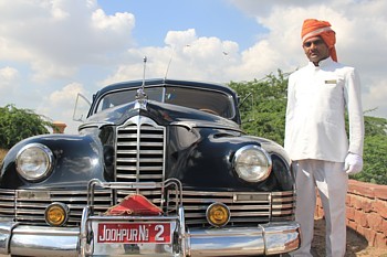 L'un des chauffeurs du maharadja. L'un des chauffeurs du maharadja.