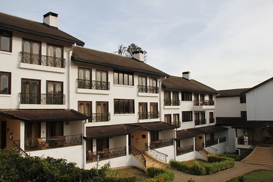 Le Mont Kenya Safari Club compte des chambres dans le bâtiment principal, plus des villas réparties sur le site.