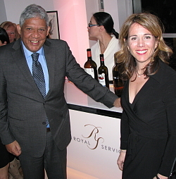Omar La Guardia, directeur du Bureau de Tourisme de Cuba et Gina Mallamo Omar La Guardia, directeur du Bureau de Tourisme de Cuba et Gina Mallamo