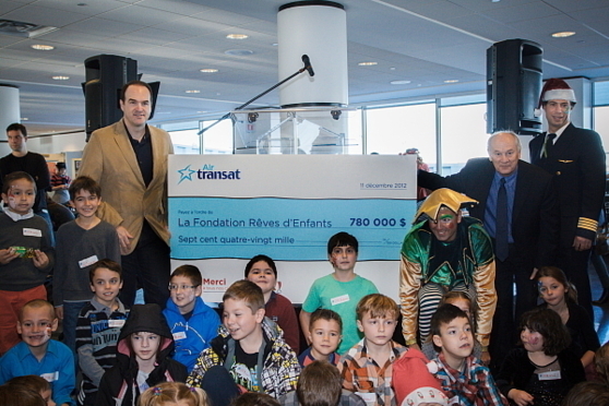 Une centaine d’enfants malades s’envolent à la recherche du père Noël avec Air Transat et la Fondation Rêves d’enfants Une centaine d’enfants malades s’envolent à la recherche du père Noël avec Air Transat et la Fondation Rêves d’enfants