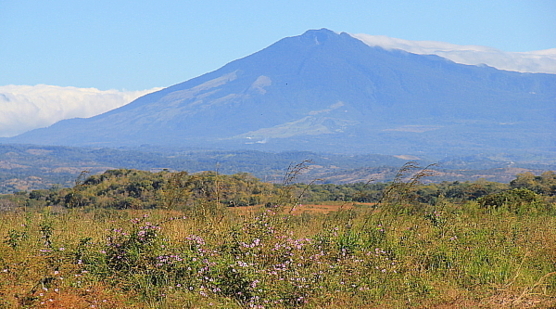 Le volcan Miravalles fait partie de la chaîne de volcans du Guanacaste. Le volcan Miravalles fait partie de la chaîne de volcans du Guanacaste.