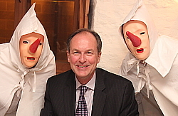 Claude Morin,vice-président ventes mondiales d'Air Canada, en compagnie des Blancs-Moussis. Claude Morin,vice-président ventes mondiales d'Air Canada, en compagnie des Blancs-Moussis.