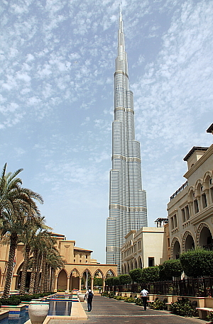 La tour El Khalifa domine maintenant le ciel de Dubai.