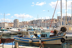 Le port est le coeur de Marseille.