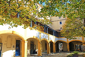 L'ancienne Maison de santé où fût soigné Van Gogh, à Arles L'ancienne Maison de santé où fût soigné Van Gogh, à Arles