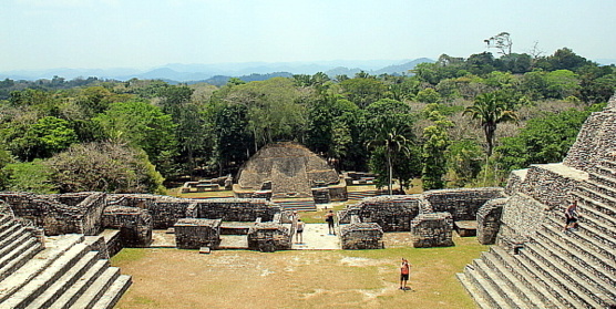Caracol figure parmi les plus importants sites mayas du Belize. Caracol figure parmi les plus importants sites mayas du Belize.