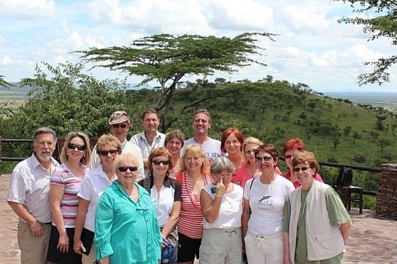 Devant le  Serengeti  Serena Lodge
