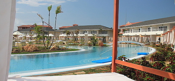 Le Paradisus Princesa del Mar vient de rouvrir son Service Royal, qui compte maintenant 168 chambres et suites, dont des Garden Villas avec accès direct à la piscine. Le Paradisus Princesa del Mar vient de rouvrir son Service Royal, qui compte maintenant 168 chambres et suites, dont des Garden Villas avec accès direct à la piscine.