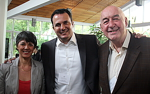 Renée Wilson et Serge Lamarre, de VOX International, en compagnie de David Ocete. Directeur général du Occidental Grand Xcaret Renée Wilson et Serge Lamarre, de VOX International, en compagnie de David Ocete. Directeur général du Occidental Grand Xcaret