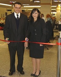 Carlos Zambrano, Directeur du bureau de tourisme de Cuba et Sophy Khwaja, Chef de service, Communications chez Vacances Air Canada