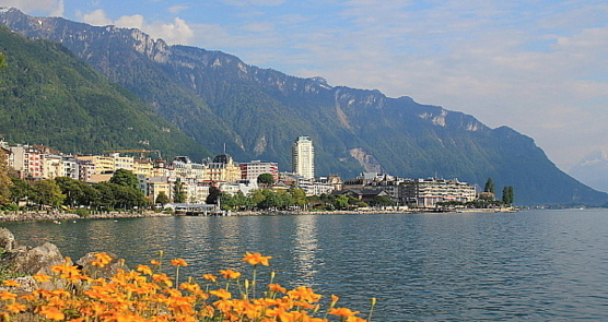 Dans le canton de Vaud, les circuits de vélo traversent aussi des villes élégantes comme Montreux, par exemple.