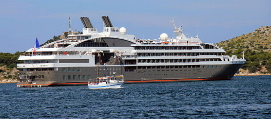 Grâce à sa petite taille, l'Austral a la possibilité de rejoindre certaines escales inaccessibles pour les plus gros navires. Grâce à sa petite taille, l'Austral a la possibilité de rejoindre certaines escales inaccessibles pour les plus gros navires.