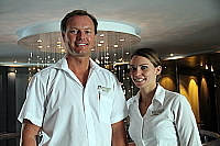 Frédéric Jansen, directeur de croisière, et Enora Le Roux, responsable de la clientèle. Frédéric Jansen, directeur de croisière, et Enora Le Roux, responsable de la clientèle.
