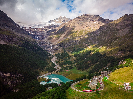 Bernina Express. Photo de Callum Snape Bernina Express. Photo de Callum Snape