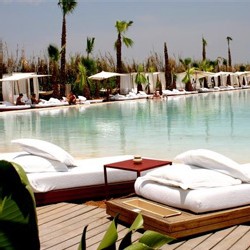 Maroc : le client est roi à la plage rouge de Marrakech Maroc : le client est roi à la plage rouge de Marrakech