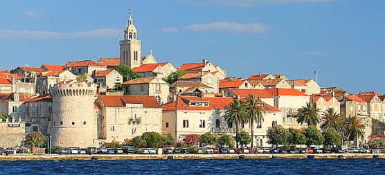 L'arrivée devant les remparts de Korcula.