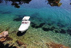 Les îles croates sont encerclées par des eaux  turquoises.