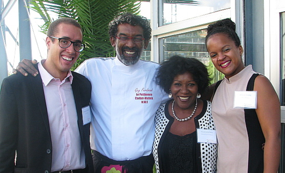 Antoine Omère, Muriel Wiltord et Jessica Marie du CMT entourent le  « Chef aux shorts » Guy Ferdinand. Antoine Omère, Muriel Wiltord et Jessica Marie du CMT entourent le  « Chef aux shorts » Guy Ferdinand.
