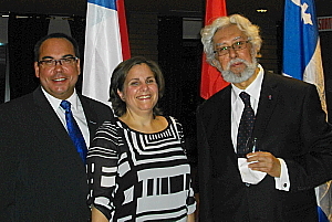 Alain Norris, LATAM Airlines; Margarita Perez d'APG et Miguel Montérichard, consul honoraire de la république du Chili à Québec Alain Norris, LATAM Airlines; Margarita Perez d'APG et Miguel Montérichard, consul honoraire de la république du Chili à Québec